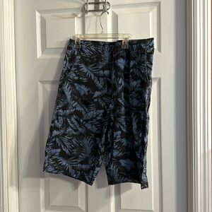 NWOT Men’s American Eagle printed shorts size 30